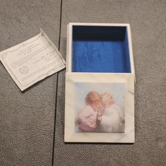 Pemberton Oakes Donald Zolan Tiny Treasures Marble Trinket Box - Picture 3 of 7